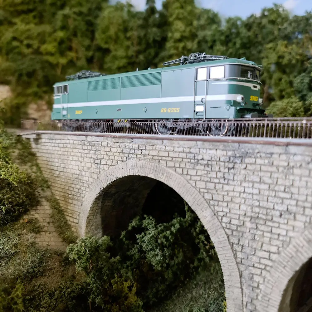 Locomotive électrique BB 9285 - REE Modèles MB086S - HO : 1/87 - SNCF - EP IV / V - 7