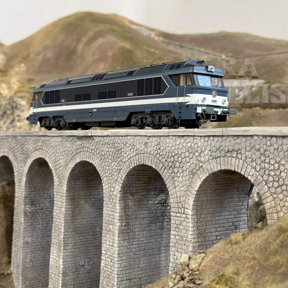 Locomotive diesel CC 70001 - Ree Modèles CC70001SAC - HO 1/87 - SNCF - Ep III - Digital sound fumigène - 3R - 14