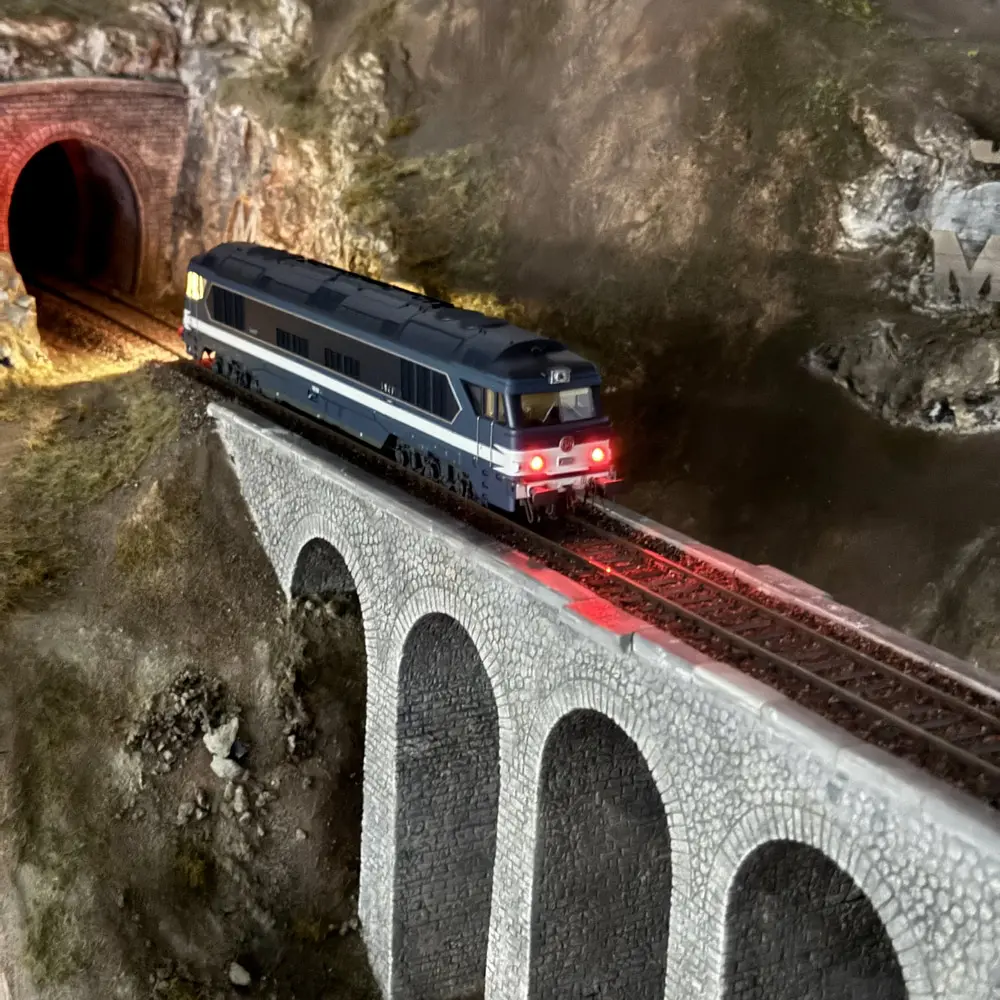 Locomotive diesel CC 70001 - Ree Modèles CC70001S - HO 1/87 - SNCF - Ep III - Digital sound fumigène - 2R - 20