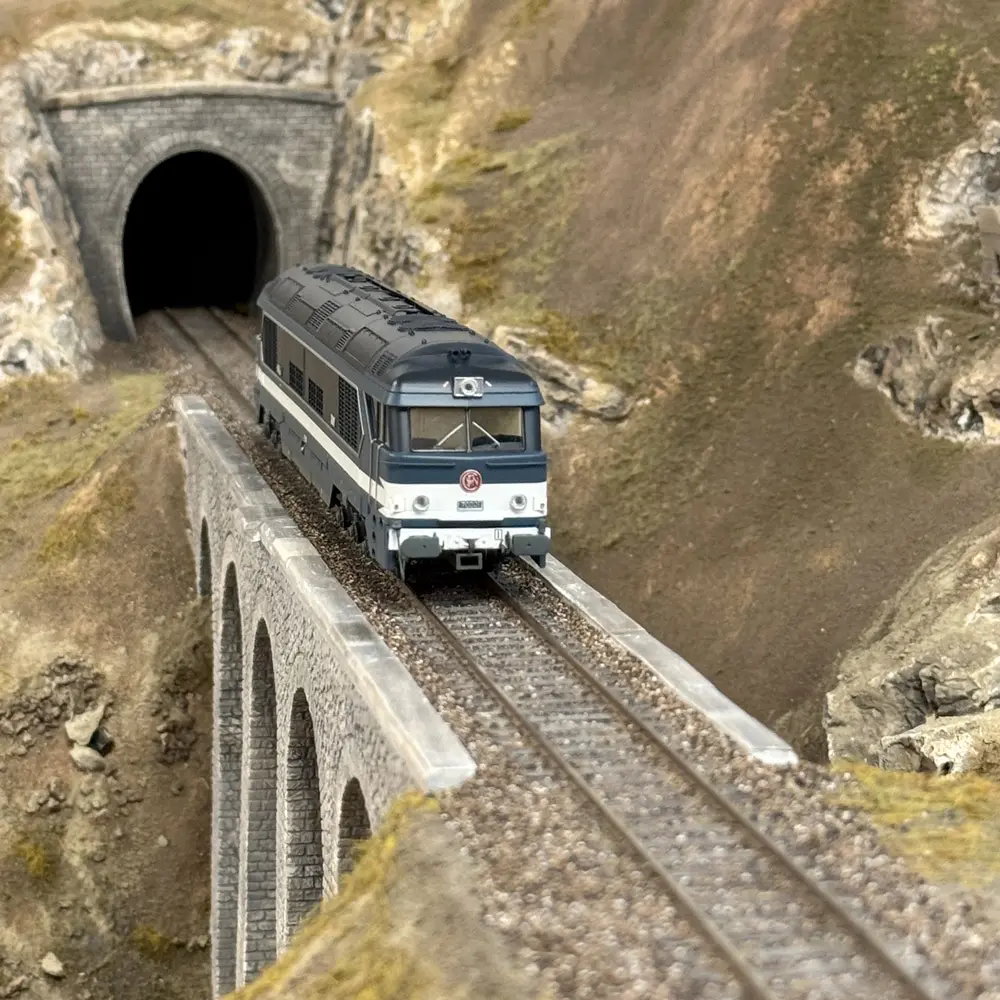 Locomotive diesel CC 70001 - Ree Modèles CC70001SAC - HO 1/87 - SNCF - Ep III - Digital sound fumigène - 3R - 15