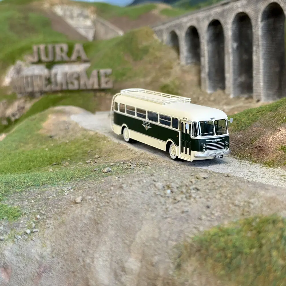 Autocar Renault "Transcar" Vert/Crème Calvados 14 - Ree Modèles CB135 - HO 1/87 - 5