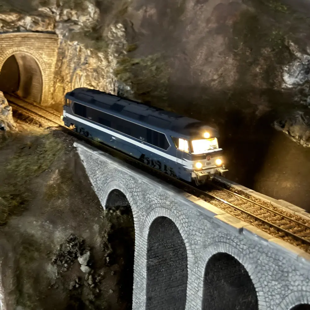 Locomotive diesel CC 70001 - Ree Modèles CC70001S - HO 1/87 - SNCF - Ep III - Digital sound fumigène - 2R - 17