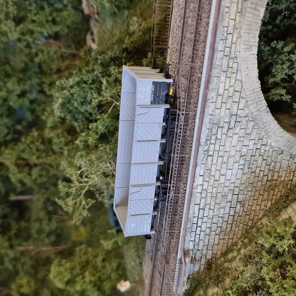 Wagon tombereau de la PLM avec 4 portes en bois gris, REE Modèles WB810 - HO 1/87e - 5