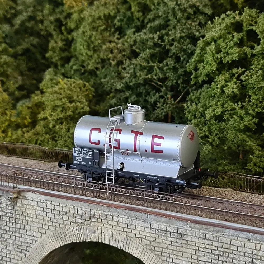  Wagon Citerne OCEM 19 - SNCF - C.G.T.E. - REE MODELES WB709 - HO : 1/87 - EP. III  - 5