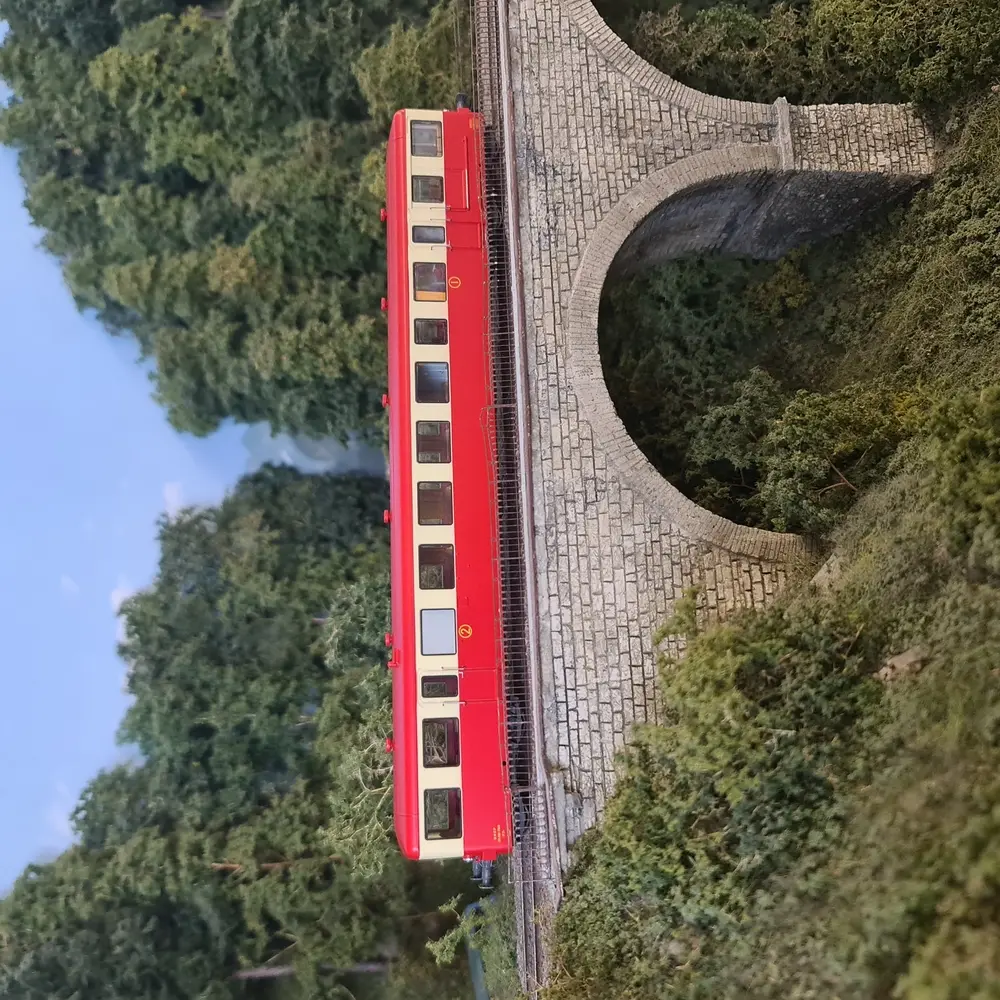 Remorque XR-7360 Rouge/Crème "SOTTEVILLE" REE MODELES VB446 - SNCF - HO 1/87 - 5