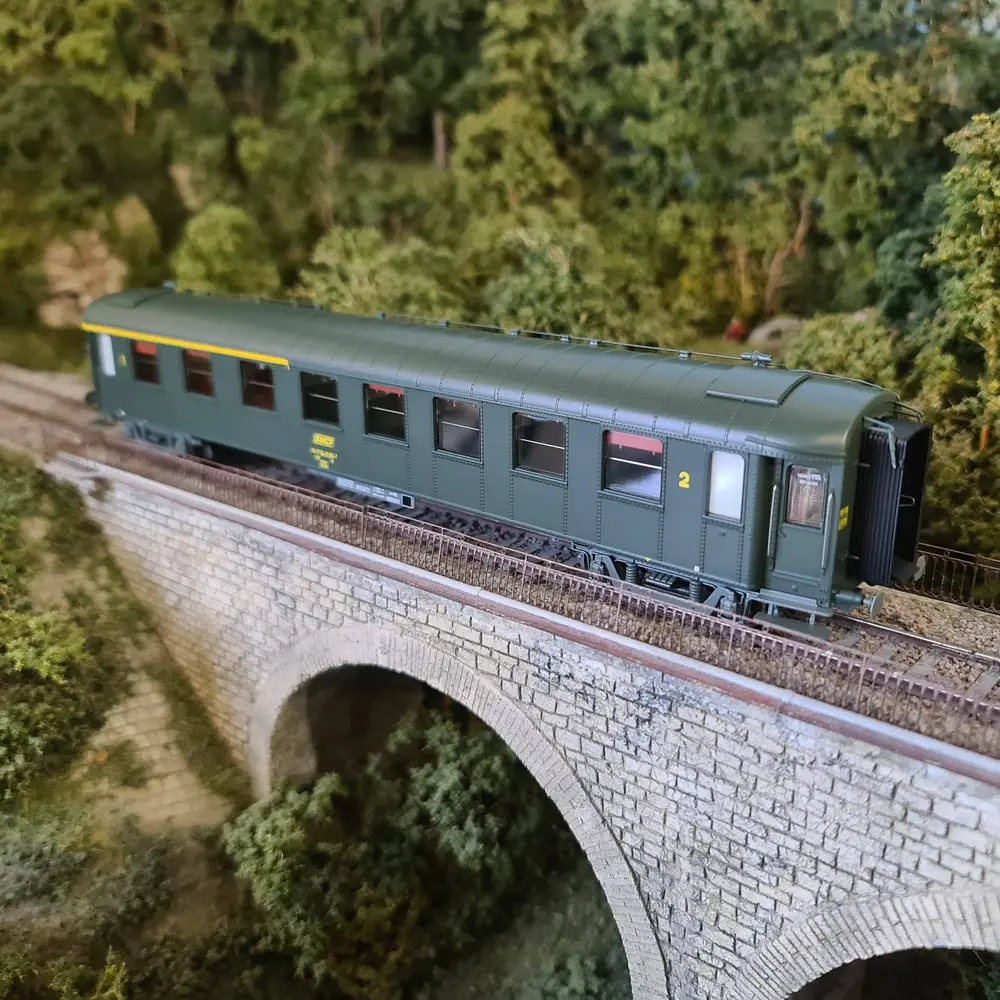 Une voiture OCEM RA A3B5 ex-midi "Sud-Ouest" - REE MODELES VB388 - SNCF - HO 1/87 - 5