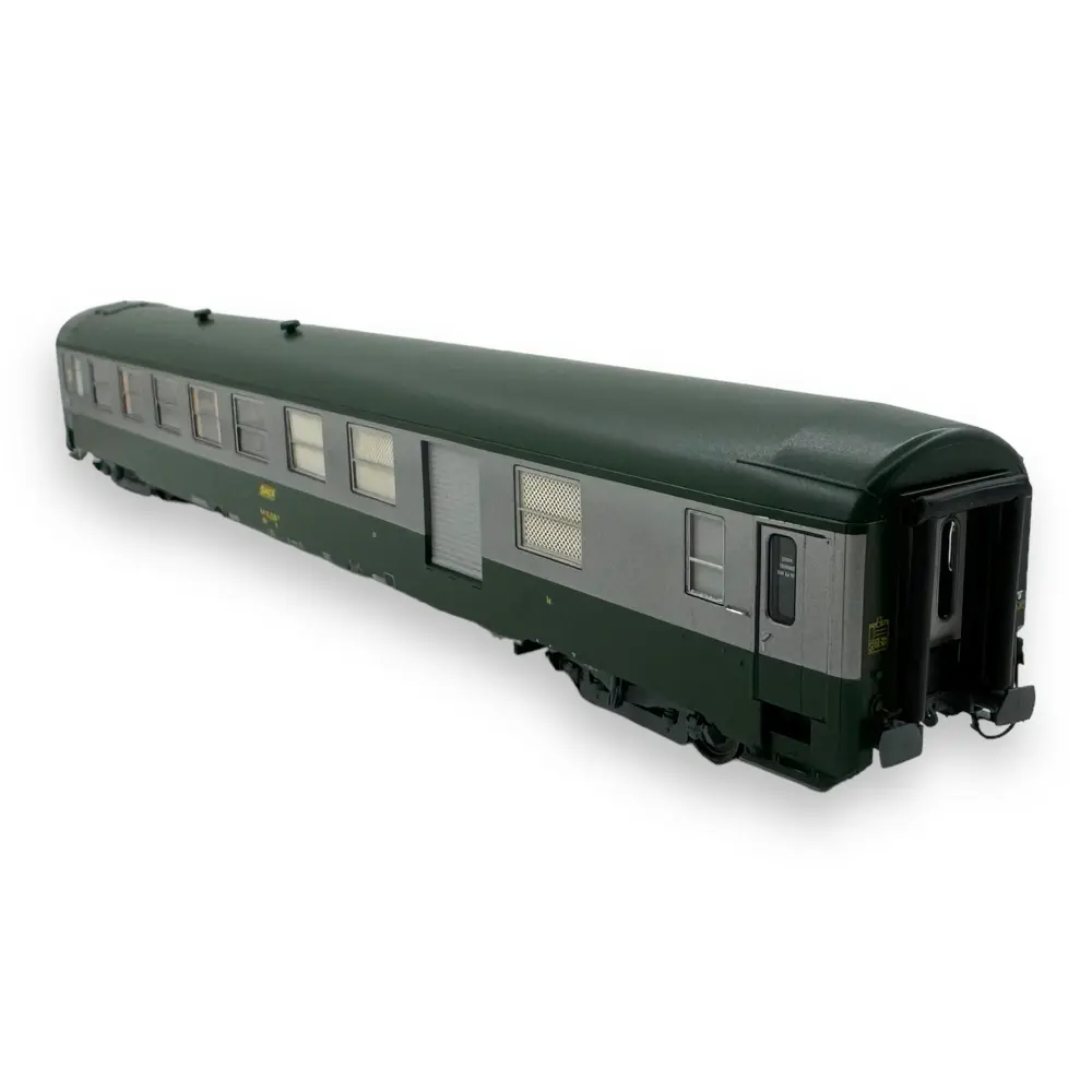 Une voiture voyageur UIC B5Dd2 Vert/Gris REE MODELES VB300 - SNCF - HO 1/87 - 2
