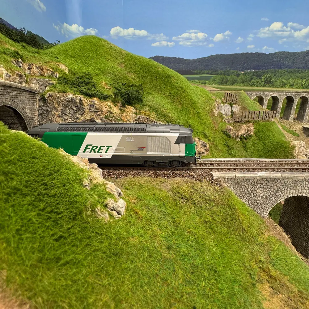 Locomotive diesel BB 67471 Fret - Ree Modèles MB241SAC - HO 1/87 - SNCF - Ep V - Digital sound fumigène - 3R - 7