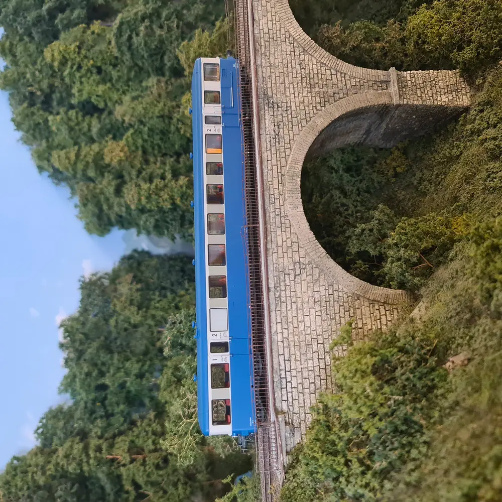 Remorque XR-8285 Modernisée bleue "DIJON" REE MODELES VB448 - SNCF - HO 1/87 - 5