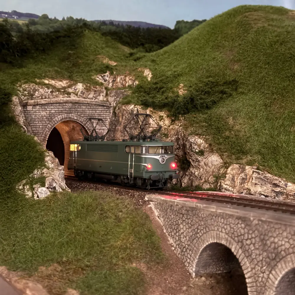 Locomotive électrique BB 9218 - DCC SON - REE Modèles MB203S - HO - SNCF - EP IV - 7