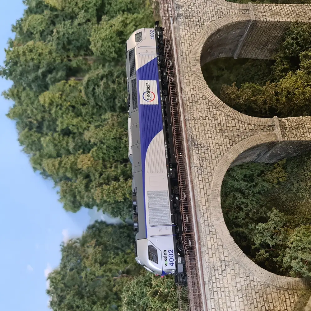 Locomotive diesel-électrique Euro 4000 livrée Europorte, Sudexpress 400221, HO 1/87e - 5