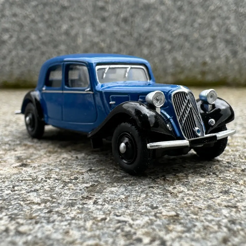 Voiture Citroën Traction 11A 1935 Bleu franc et noir - Sai 6162 - HO 1/87 - 2