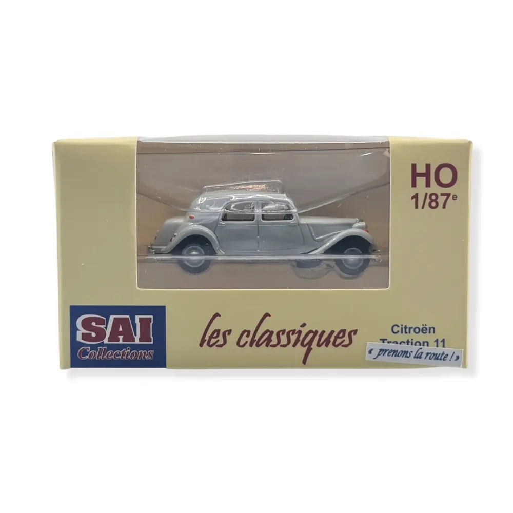 Voiture Citroën Traction 11B, 1952 gris perle, 3 personnages SAI 1601 - HO 1/87 - 2