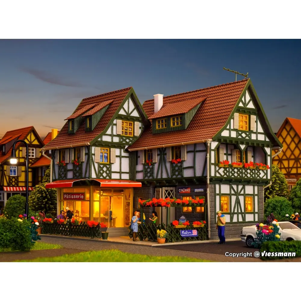 Pâtisserie et Glacier, aménagement intérieur et éclairage LED - VOLLMER 43683 - HO 1/87 - 3