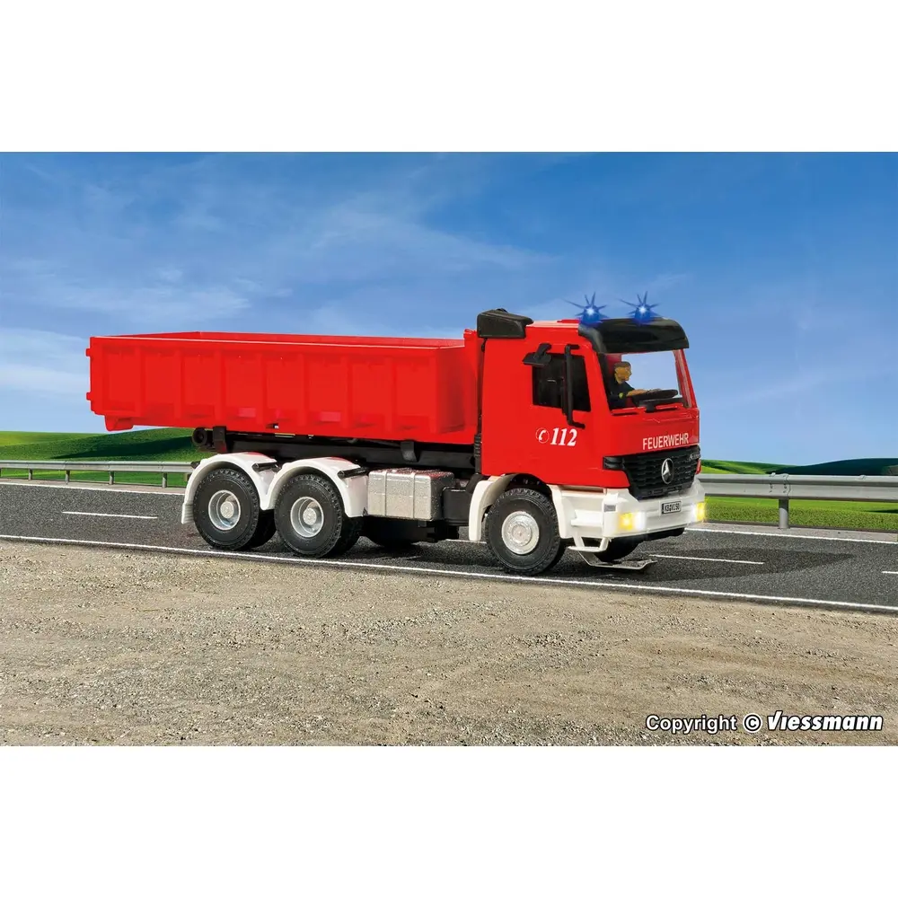 Camion de pompiers Mercedes-Benz ACTROS équipé du système CarMotion - VIESSMANN 8050 - HO - 5