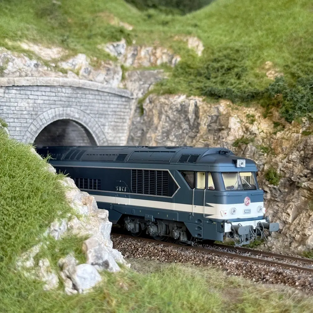 Locomotive diesel CC 70002 - Ree Modèles CC70002S - HO 1/87 - SNCF - Ep III - Digital sound + fumée - 2R - 8