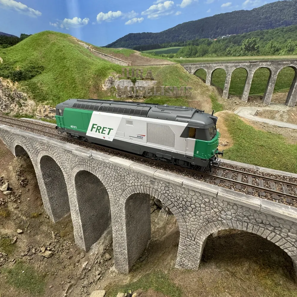 Locomotive diesel BB 67471 Fret - Ree Modèles MB241S - HO 1/87 - SNCF - Ep V - Digital sound fumigène - 2R - 4