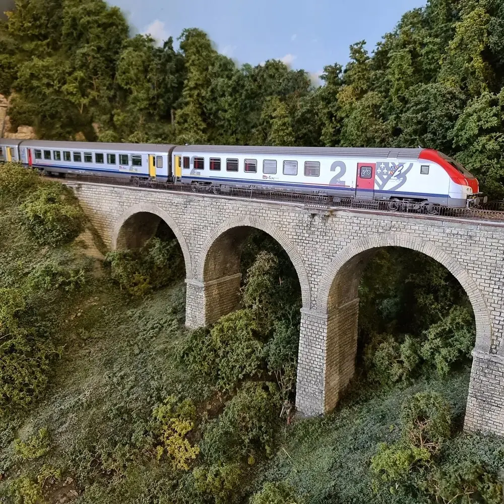 3 voitures TER Bourgogne - Ls Models 41233DC - HO 1_87 - SNCF - 5 (4).webp