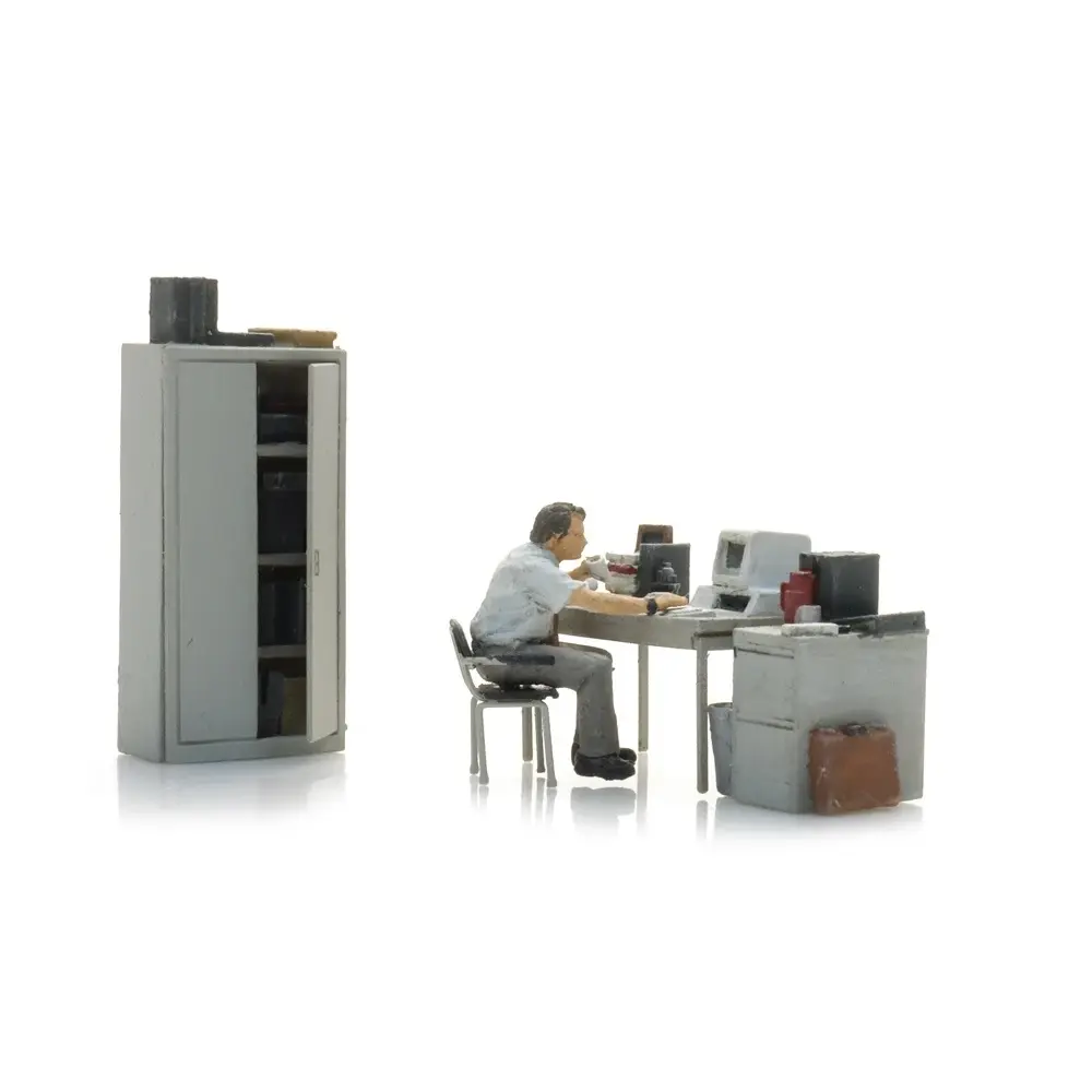 Intérieur de bureau avec figurine - Artitec 387.682 - HO 1/87
