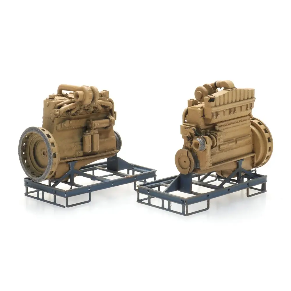 Deux moteurs diesel industriels sur palettes de transport - ARTITEC 316.099 - N 1/160