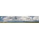 Fond de décor : Champs colorés et ciel chargé