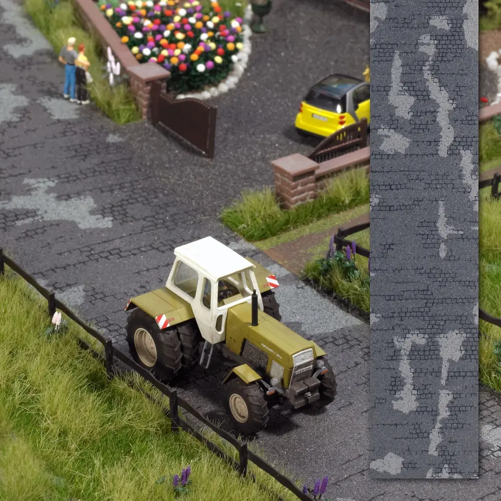 un rouleau de route auto-adhésif de 1 mètre "Vieille rue" BUSCH 1105 - HO 1/87