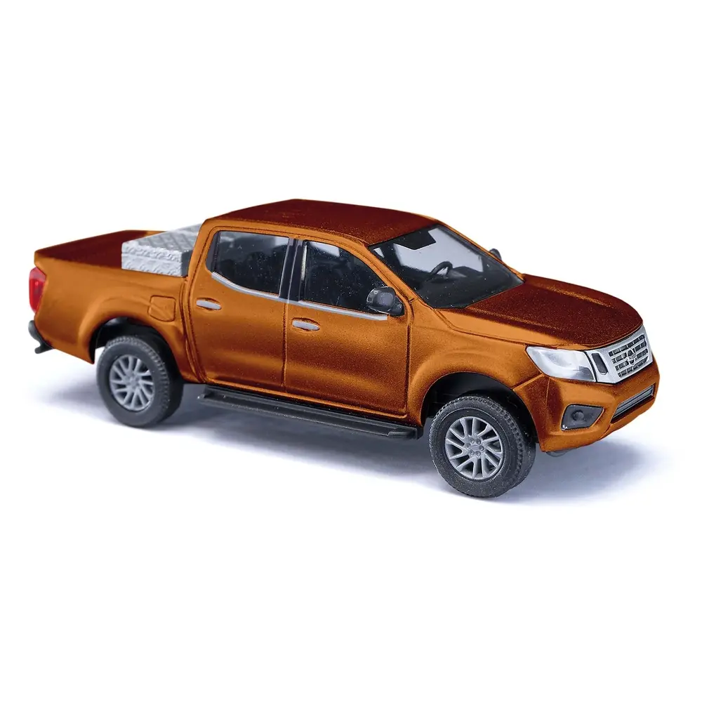 Nissan Navara avec Boitier Aluminium - Or Métallisé - Busch 53720 - HO 1/87