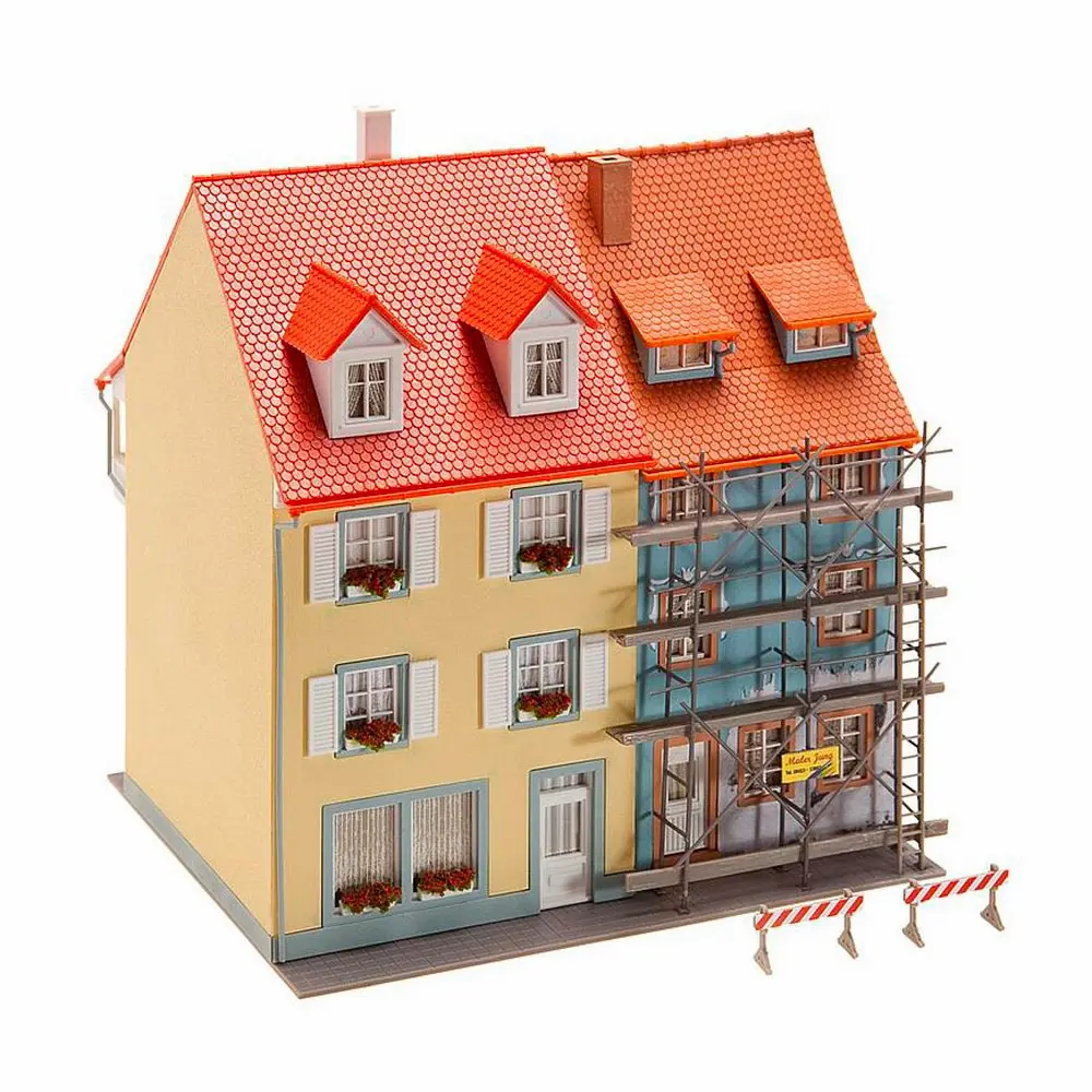 2 petites maisons de ville avec échafaudages - FALLER 130494 - HO 1/87 - EP V