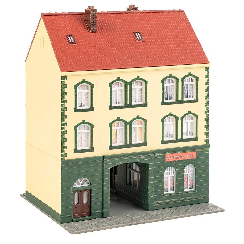 Maison de ville avec magasin FALLER 130628 HO 1/87 EP III - 136x125x174mm