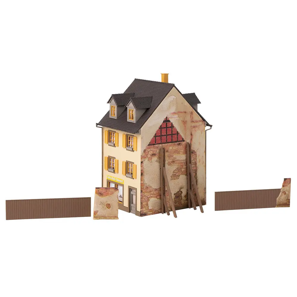 Maison de ville en réparation & accessoires - Faller 130692 - HO 1/87 EP III