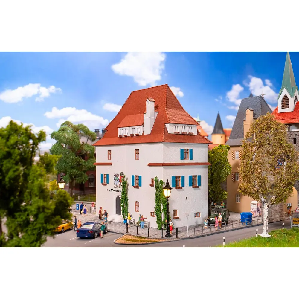 Maison de ville avec musée des fous - FALLER 130694 - HO 1/87