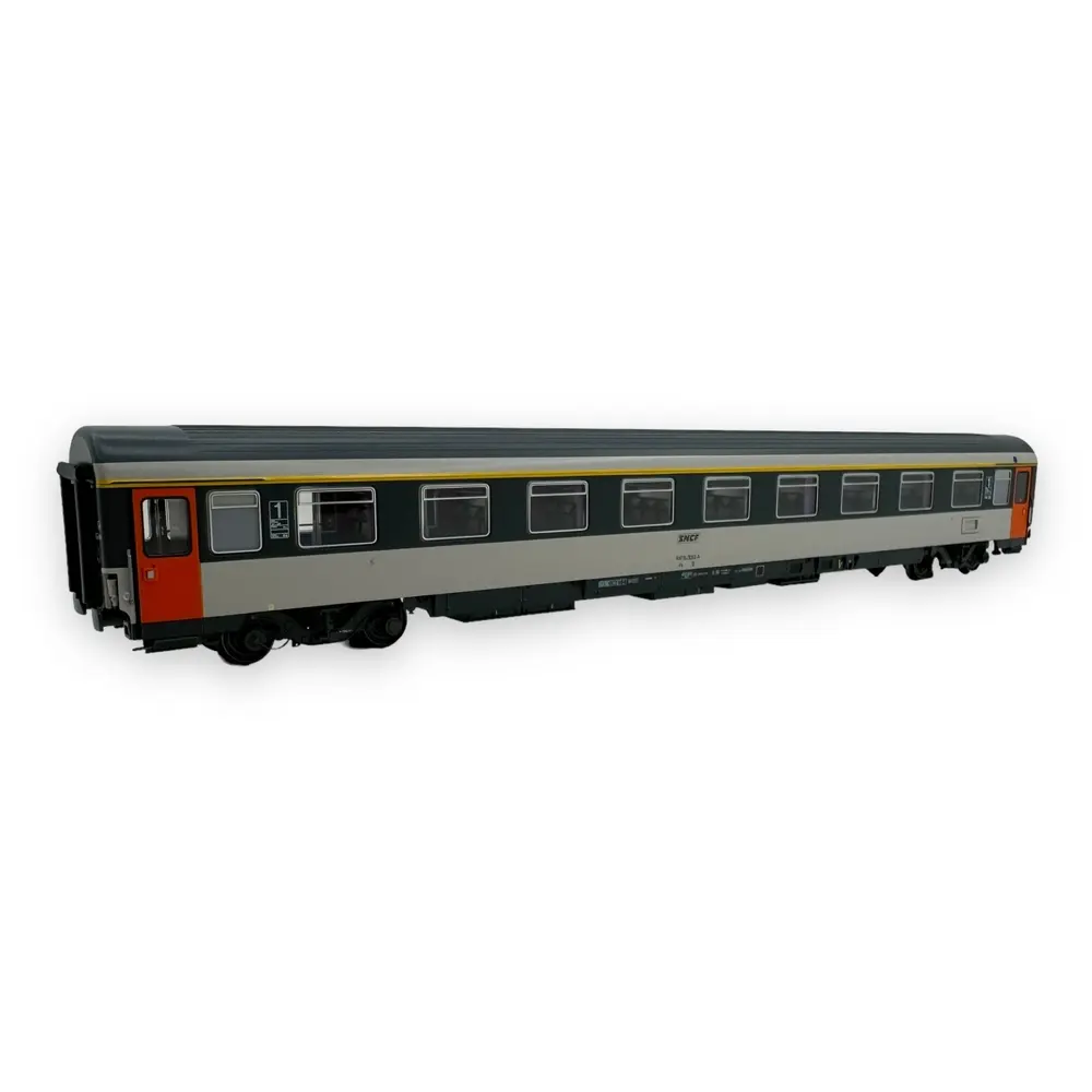 Voiture voyageurs VSE A9u, livrée corail, logo encadré - LS Models 40380 - HO 1/87 - SNCF - Ep IV - 2R