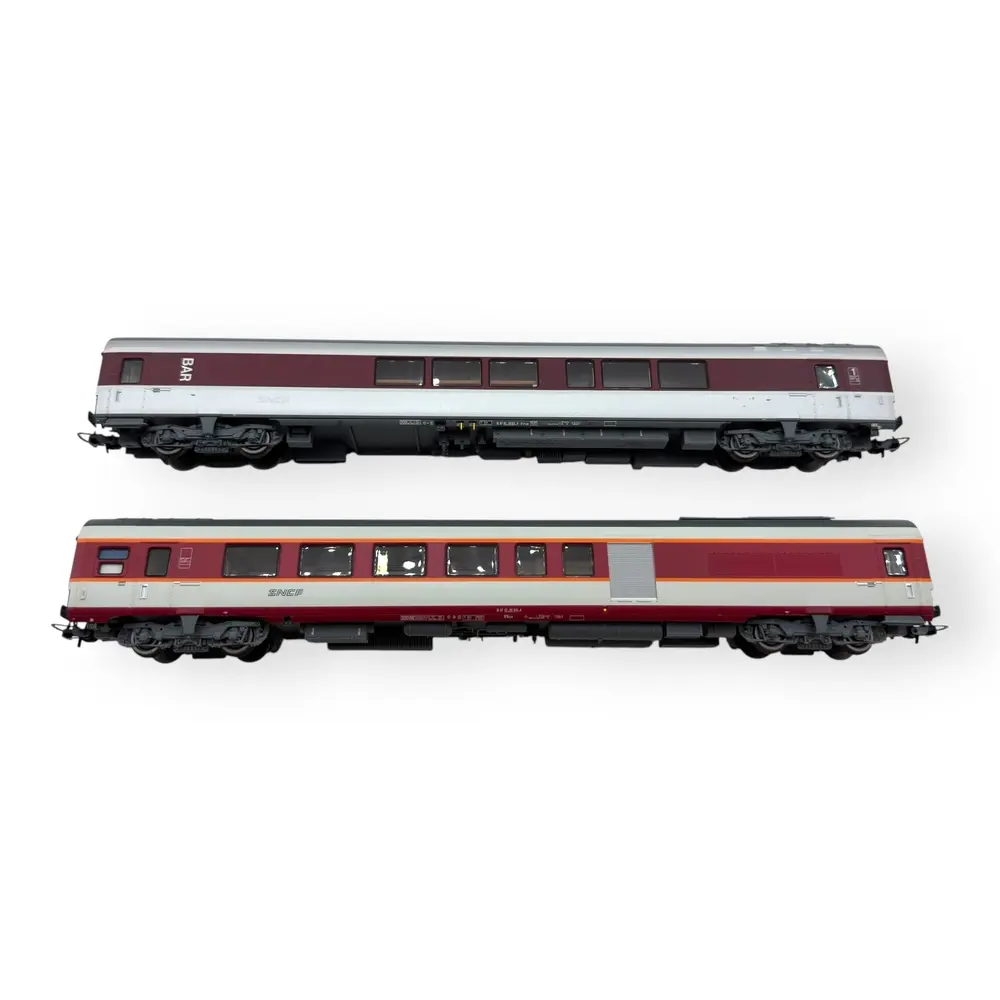 1 voiture bar GC A3rtux, Euraffaire, bordeaux/béton, logo nouilles + 1 voiture (générateur) GC B3Dtux, rouge/béton, logo nouilles - LS Models 40116 - HO 1/87 - SNCF - Ep V - 2R