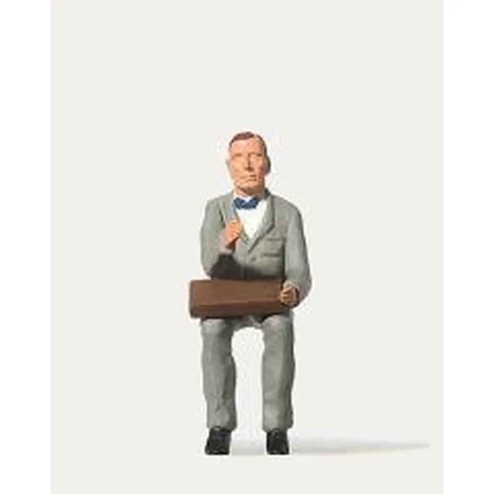 Homme assis avec valise - Merten 0240003 - G 1/22.5
