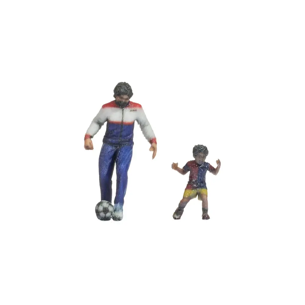 1 papa et son enfant jouant au football - Noch 10604 - HO 1/87
