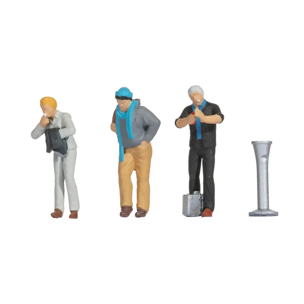 3 figurines en pause cigarette - Noch 16604 - HO 1/87
