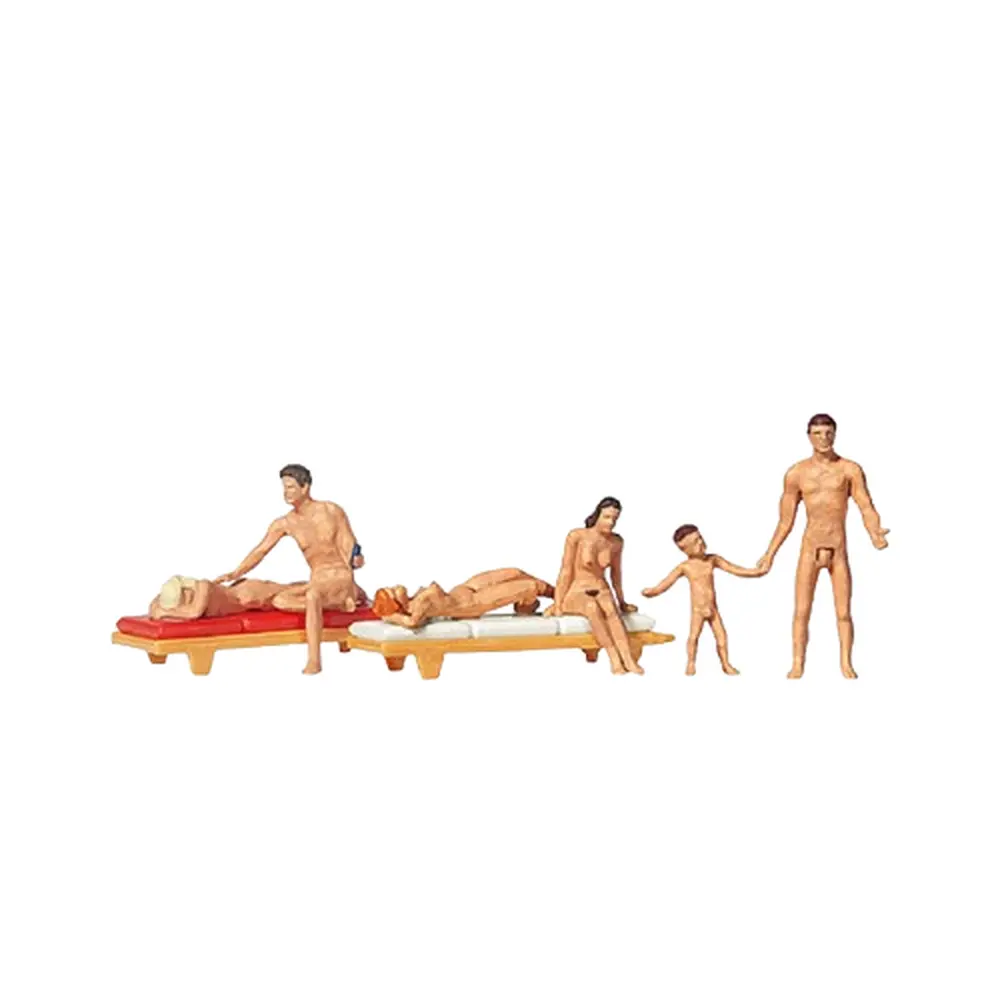 Couple à la plage nudiste