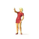 Femme en robe pointant son doigt PREISER 28190 - HO 1:87