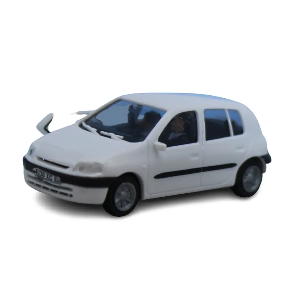Renault Clio 2, 5 portes blanche, avec conducteur et un passager - Sai 1642 - HO 1/87