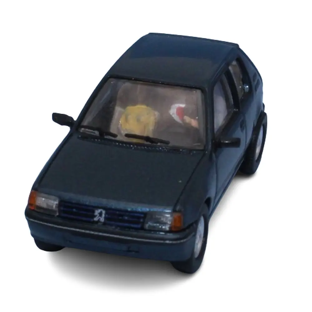 Peugeot 205 XR, bleu Ming, avec conducteur et 1 passager - Sai 1634 - HO 1/87