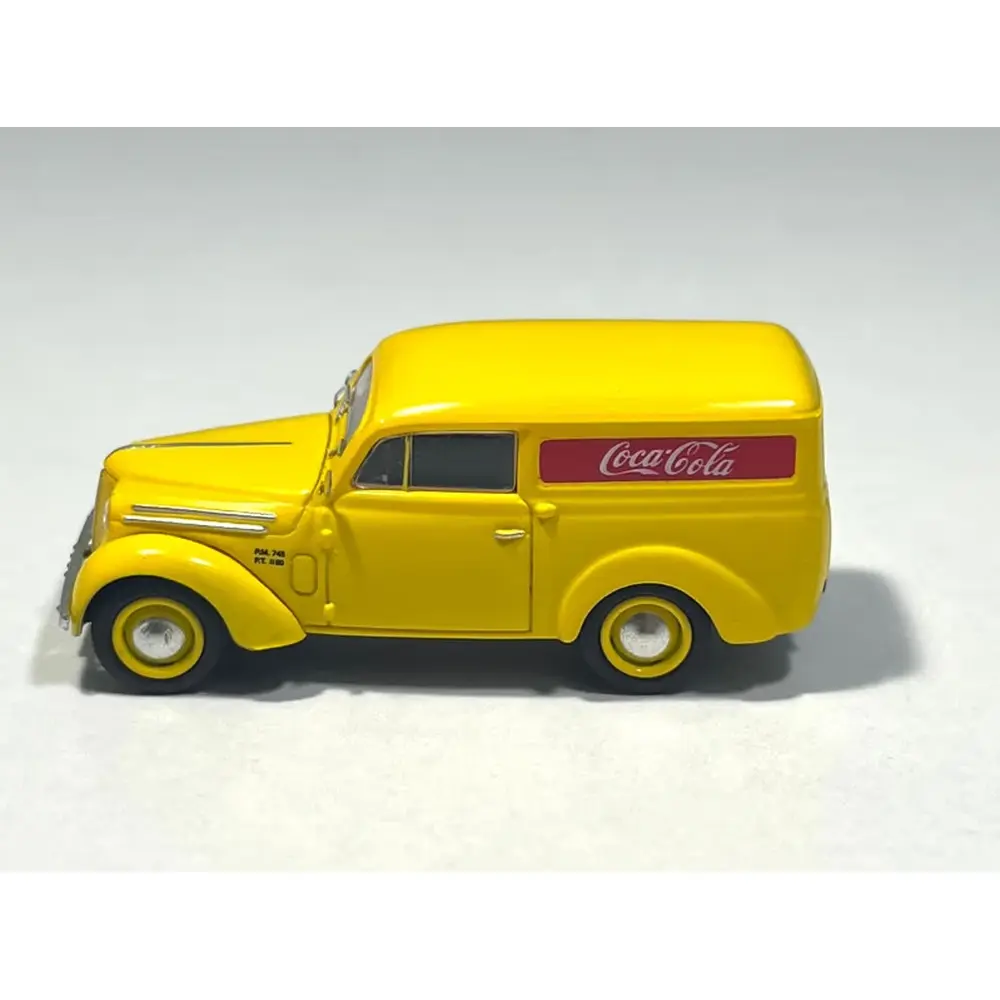 Voiture Renault Juvaquatre Jaune "COCA-COLA" - REE CB 206 - HO 1/87 