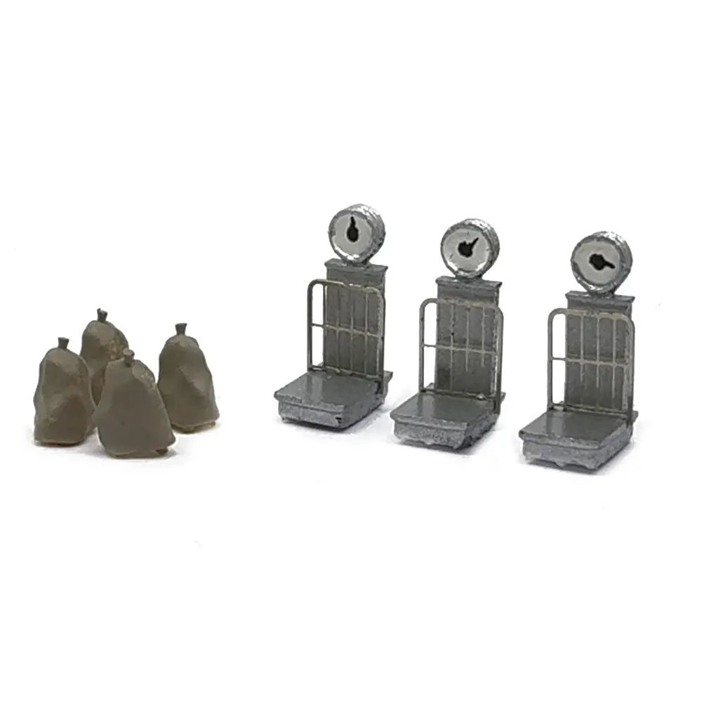 3 vieilles balances & 4 sacs poubelles - 87Train 221134 - HO 1/87