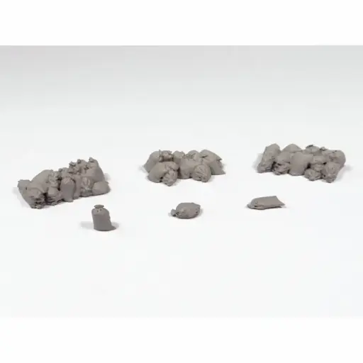 [REGAR047] 3 différents tas de sacs postaux + 3 sacs isolés - Régions et compagnies GAR047 - HO 1/87