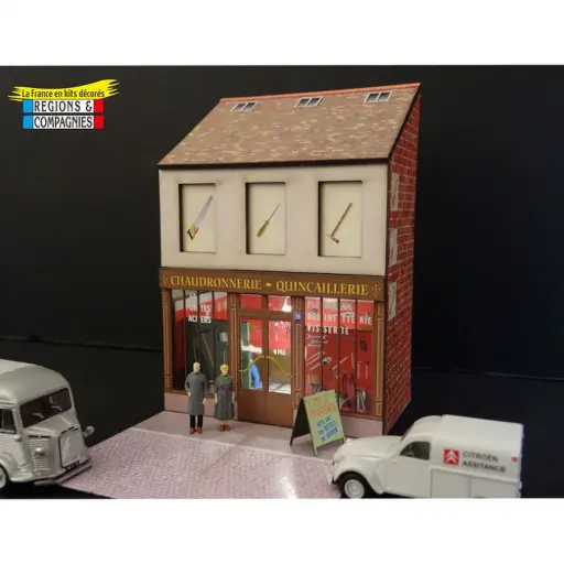 [REFAC031] Mini-façade avec quincaillerie + couple de quincaillers - Régions et compagnies FAC031 - HO 1/87