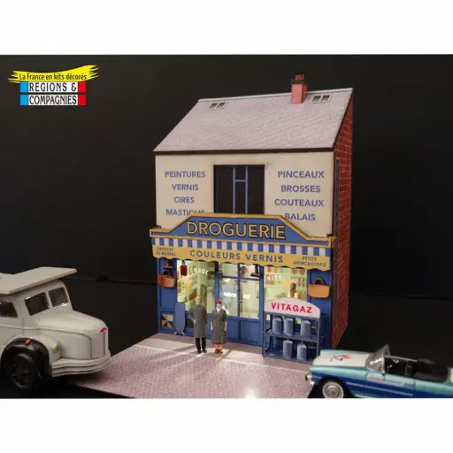 [REFAC027] Mini-façade avec droguerie + couple de droguistes - Régions et compagnies FAC027 - HO 1/87
