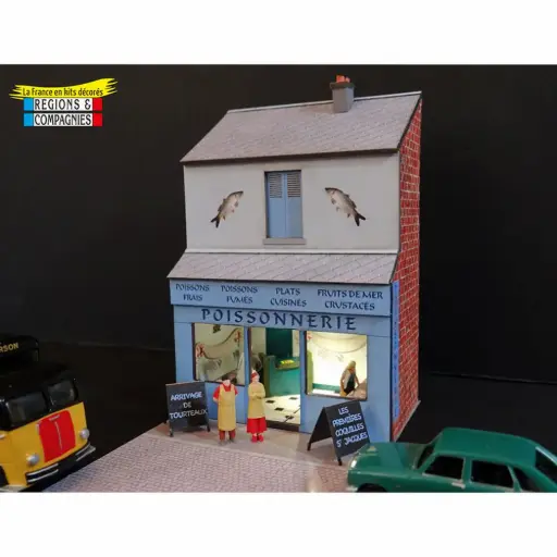[REFAC034] Mini-façade avec poissonnerie + couple de poissonniers - Régions et compagnies FAC034 - HO 1/87