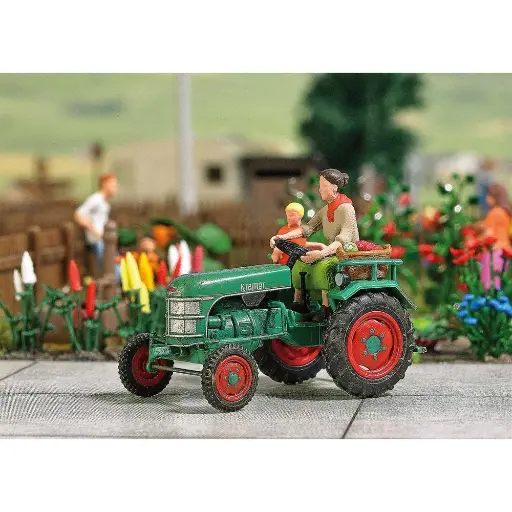 [BU40071] Tracteur Kramer KL 11 avec agriculteur et enfant