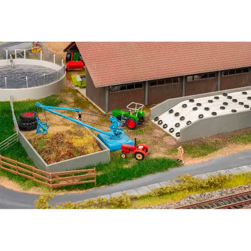 Silo-couloir et tas de fumier avec grue - Faller 130678 - HO 1/87