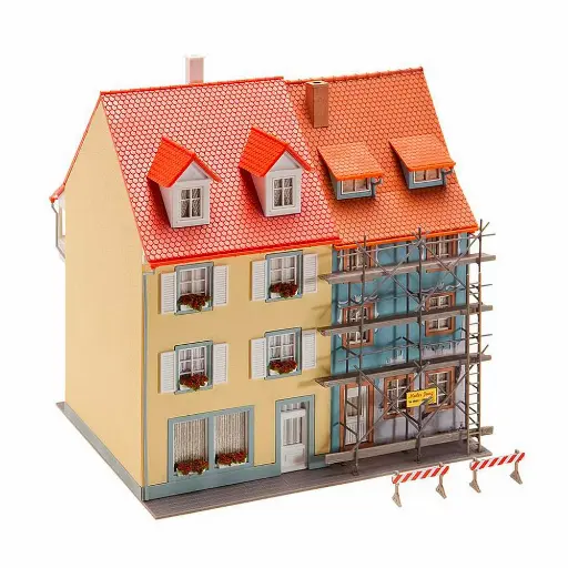 [FA130494] 2 petites maisons de ville avec échafaudages - FALLER 130494 - HO 1/87 - EP V