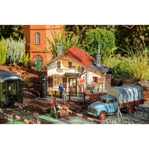 [PO330877] Maison de gardien miniature POLA G 330877 - G : 1/22.5 - 365 x 335 x 270 mm